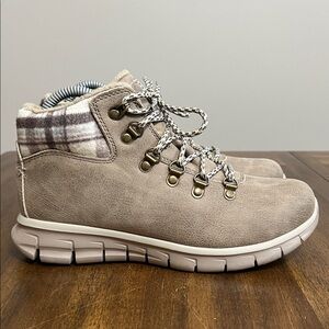 Skechers Womens Size 7.5 Synergy Plaid Mood Warm Tech Ankle Boots Taupe